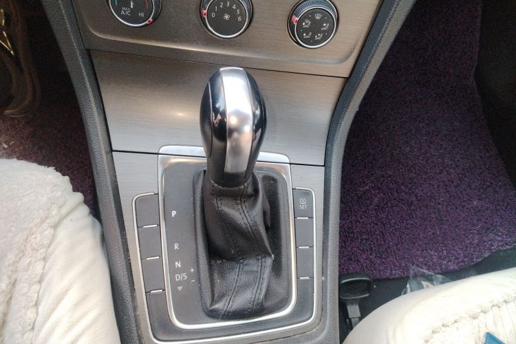 大众 高尔夫 2014款 1.6L 自动舒适型中控内饰18