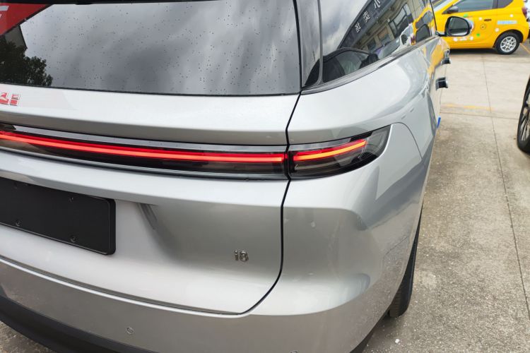 理想汽车 理想i8 2025款 标准版车身外观9