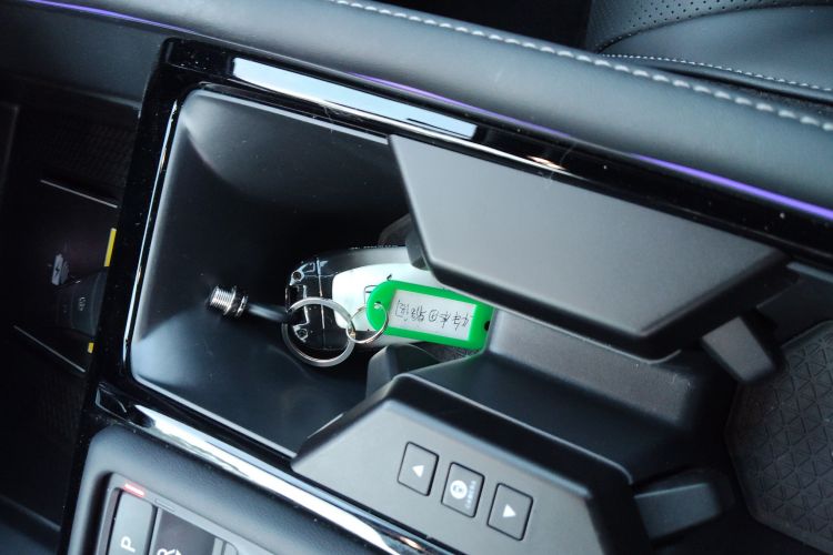 本田 雅阁新能源 2023款 2.0L e:PHEV 尊贵版中控内饰7001