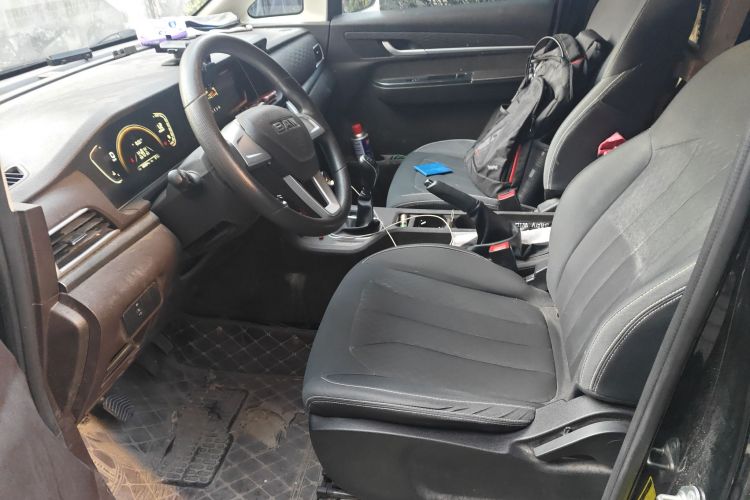 BAW北汽制造 锐胜王牌M7 2023款 2.0L 长轴创富型 7座局部细节19