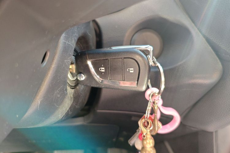 丰田 卡罗拉锐放 2022款 2.0L 先锋版中控内饰11