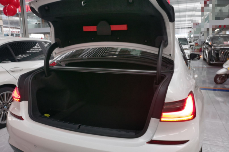 宝马3系 2021款 320Li M运动套装机舱底盘23