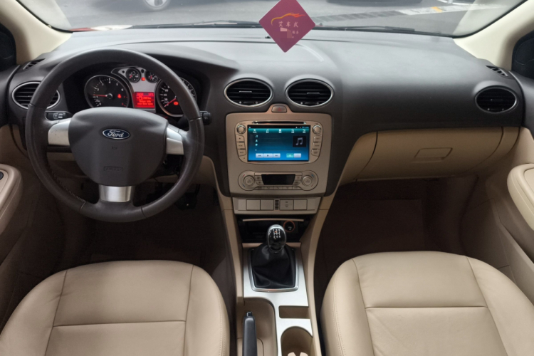 福特 福克斯 2013款 两厢经典 1.8L 手动时尚型中控内饰12