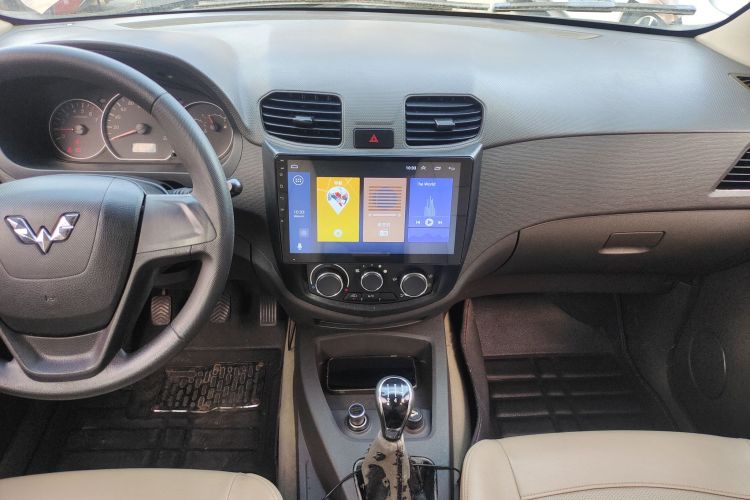 五菱汽车 五菱宏光 2014款 1.5L S标准型中控内饰16