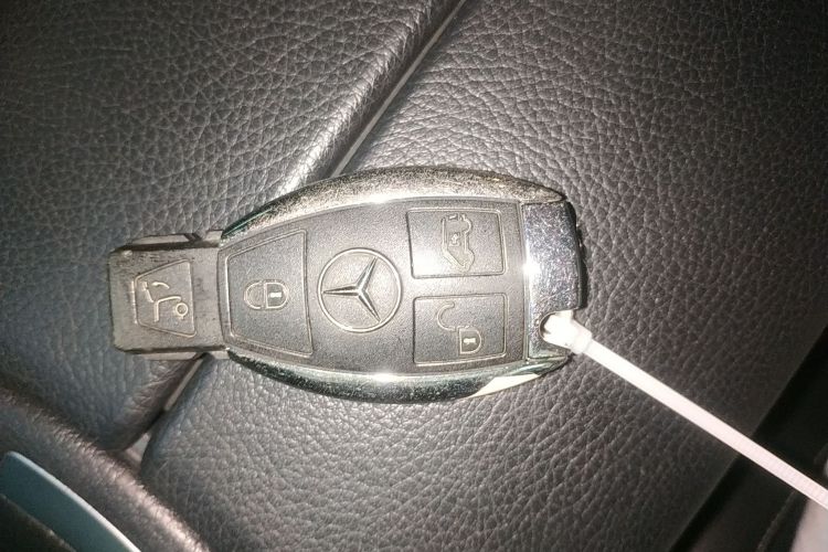 奔驰V级 2022款 V 260 L 长轴距尊贵版中控内饰11