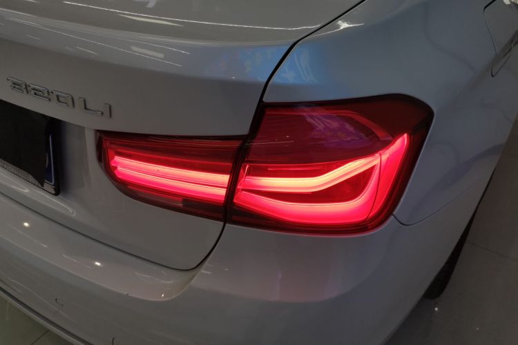 宝马3系 2019款 320Li 时尚型车身外观9