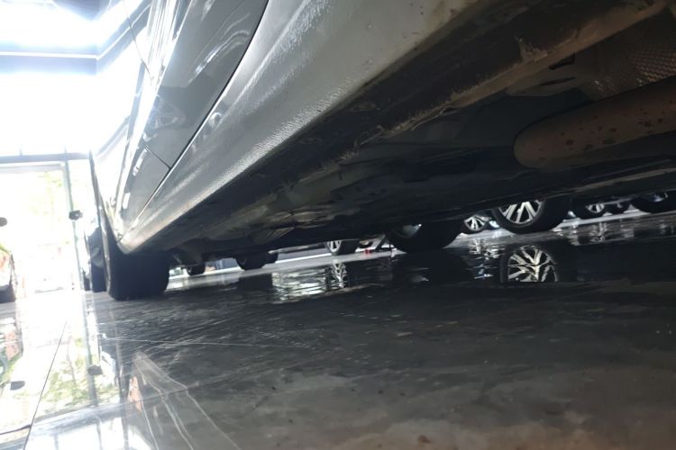 别克 君威 2020款 552T 豪华型机舱底盘30