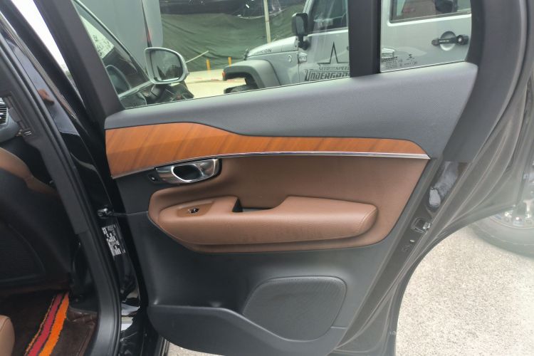 沃尔沃XC90 2022款 B5 智行豪华版 5座中控内饰7006