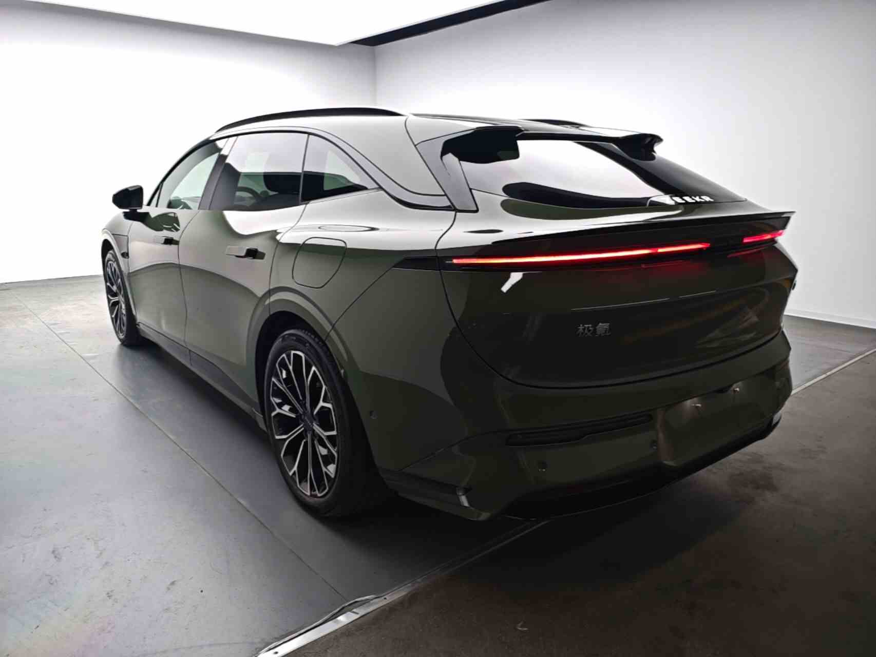 极氪007GT 2025款 长续航后驱智驾版 100kWh(3)