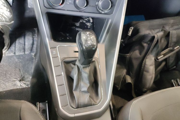 大众 Polo 2019款 Plus 1.5L 自动全景乐享版中控内饰18