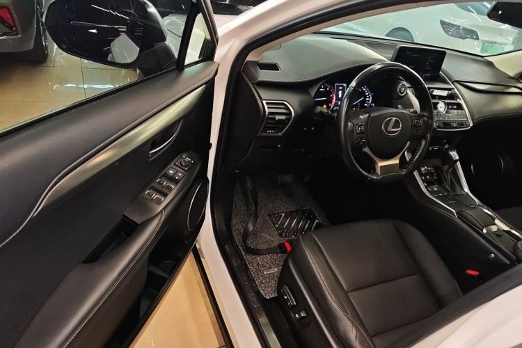 雷克萨斯NX 2017款 300 前驱 锋行版中控内饰20