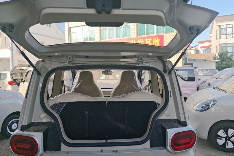 五菱汽车 宏光MINIEV 2024款 第三代 215km 青春版机舱底盘23