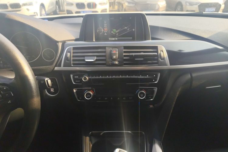 宝马3系 2017款 320Li 时尚型中控内饰16