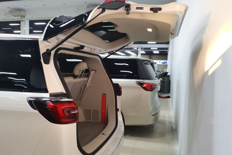 别克GL8 2022款 ES陆尊 653T 舒适型机舱底盘23