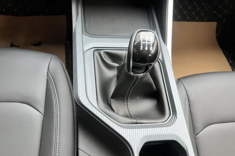 吉利汽车 帝豪 2026款 第4代 400万纪念款 1.5L 手动超越型中控内饰18