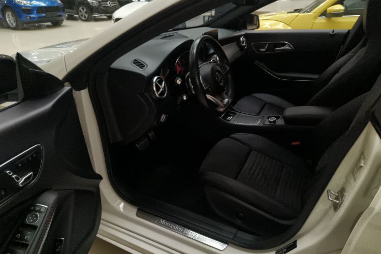 奔驰CLA 2017款 改款 CLA 220 4MATIC中控内饰20