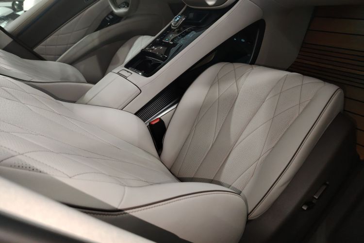 腾势D9 2022款 DM-i 970 四驱旗舰型局部细节41