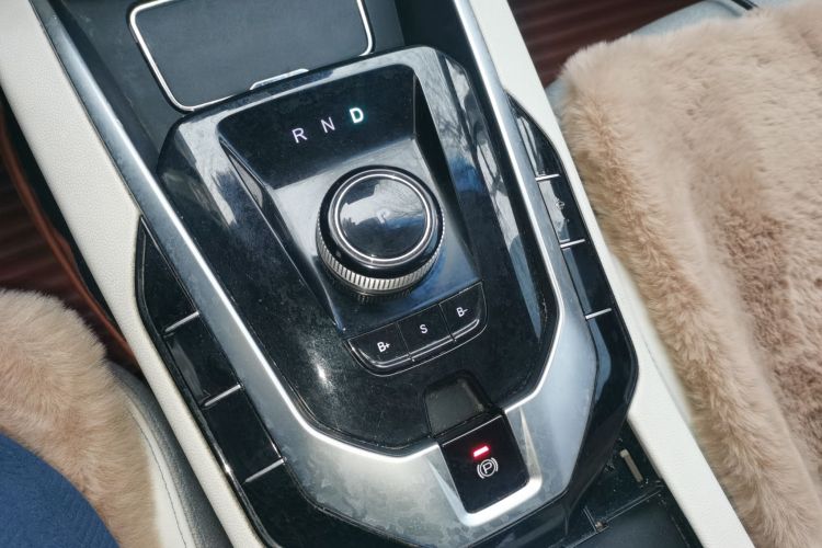 北京汽车 北京EU5 2018款 R500 智风版中控内饰18