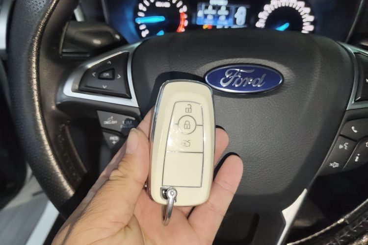 福特 蒙迪欧 2020款 EcoBoost 200 时尚型中控内饰7001