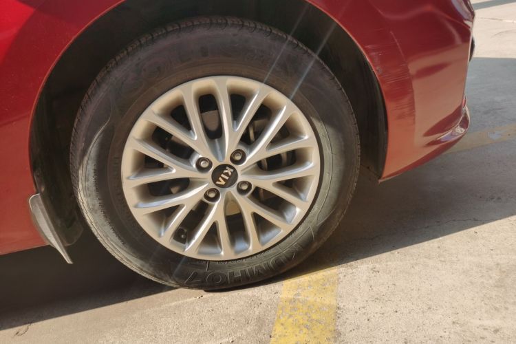 起亚K2 2017款 三厢 1.4L MT GLS车身外观10