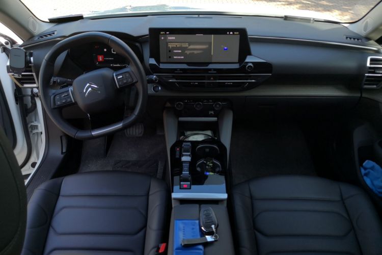 雪铁龙 凡尔赛C5 X 2023款 1.6T 势不凡中控内饰12