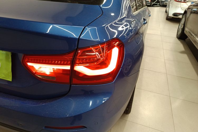 宝马1系 2018款 118i 运动型车身外观9