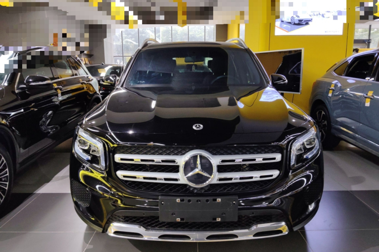 奔驰GLB 2021款 GLB 200 动感型车身外观2