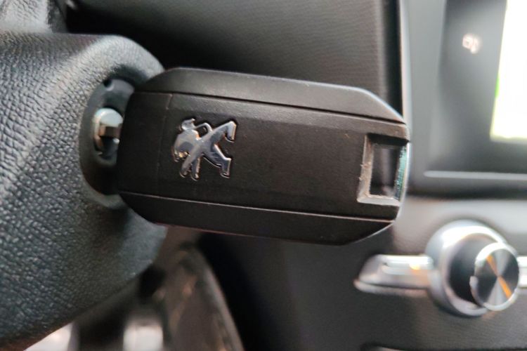 标致408 2014款 1.8L 自动豪华版中控内饰11