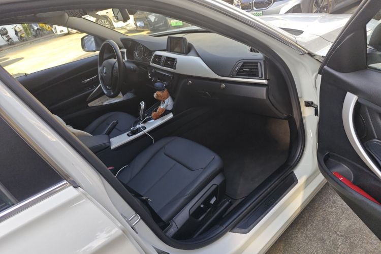 宝马3系 2015款 320Li 时尚型局部细节9005