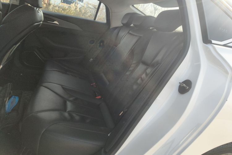 红旗H5 2022款 经典款 改款 1.5T DCT旗韵版中控内饰7004