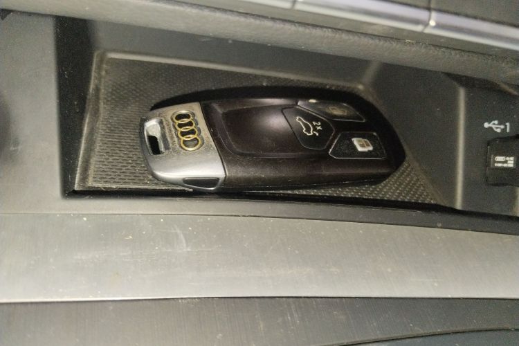 奥迪Q5L 2020款 40 TFSI 荣享时尚型中控内饰7001