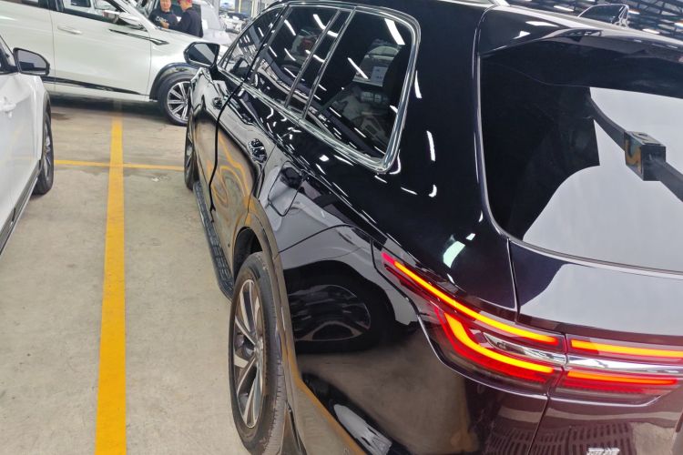 理想汽车 理想ONE 2021款 增程6座版车身外观4