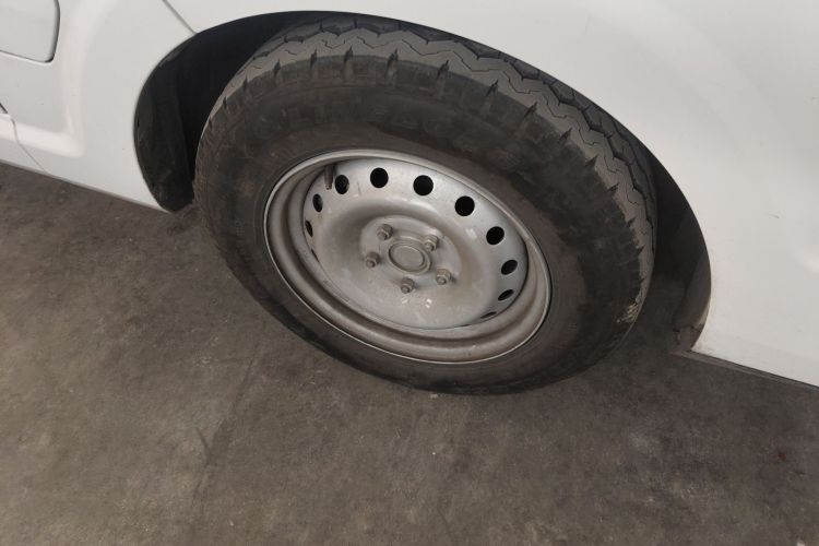 SRM鑫源新能源E3L 2025款 宁德41.86Kwh 305KM 实用型客车车身外观10