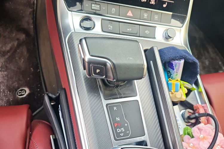 奥迪A7L 2024款 45 TFSI quattro 黑武士版中控内饰18