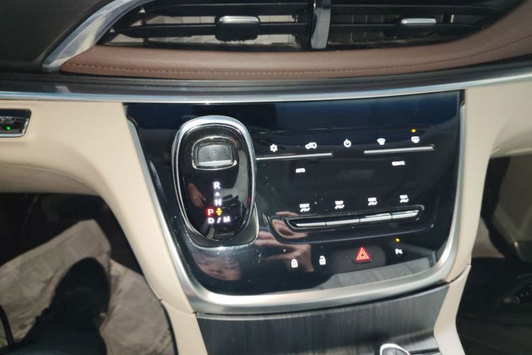 别克GL8 2020款 陆上公务舱 652T 舒适型中控内饰18