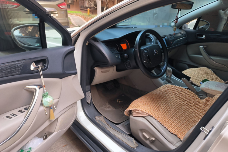 雪铁龙C5 2012款 2.0L 自动尊享型中控内饰20