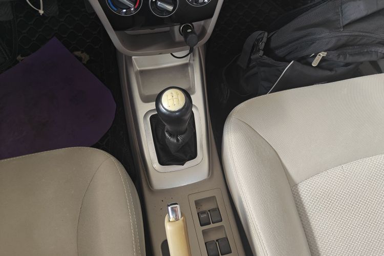 长安 悦翔V3 2015款 1.4L 手动美满型 国V中控内饰18