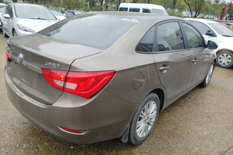 别克 英朗 2015款 15N 自动豪华型车身外观7