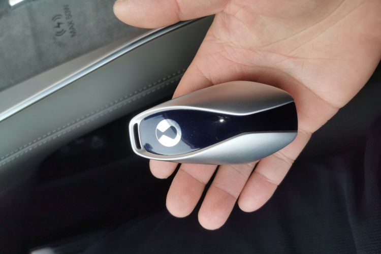 腾势N9 2025款 尊荣型中控内饰7001