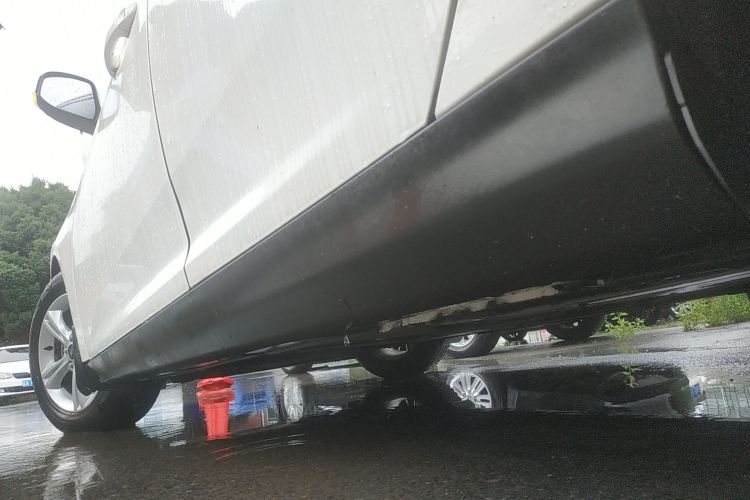 福特 福克斯 2012款 三厢 1.6L 自动风尚型机舱底盘30