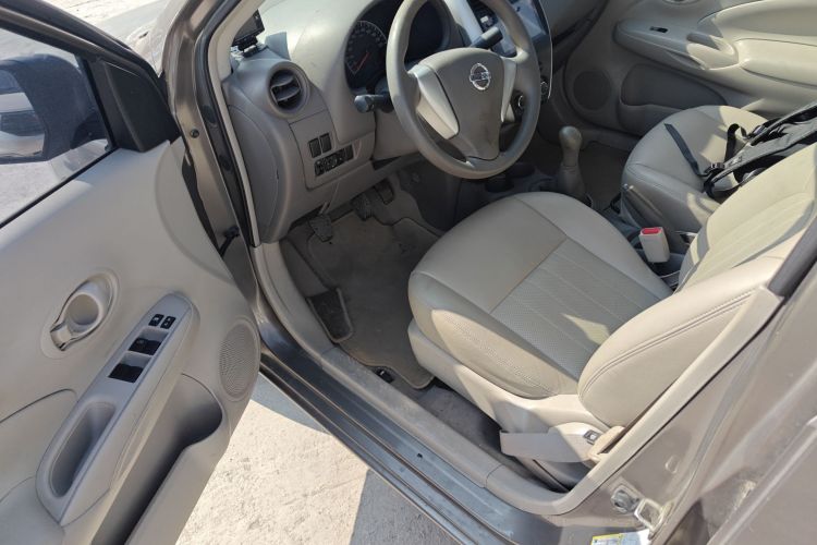 日产 阳光 2014款 1.5XE 手动精英版中控内饰20