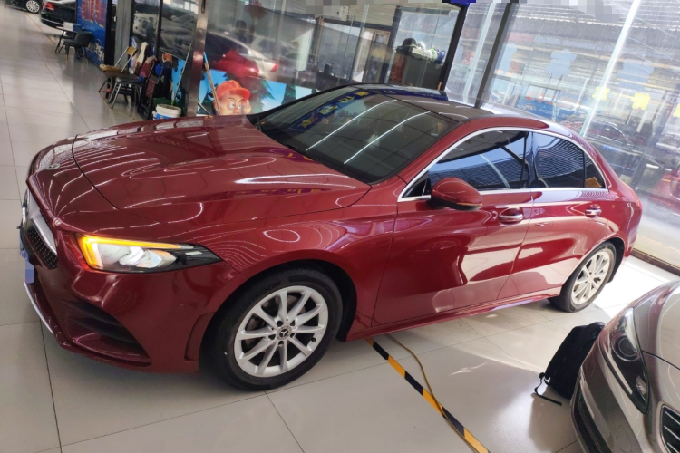 奔驰A级 2021款 A 200 L 运动轿车动感型车身外观4