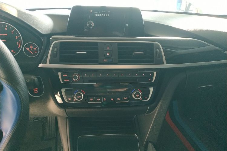 宝马3系 2016款 320Li 时尚型中控内饰16