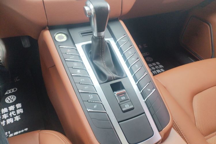 众泰SR9 2017款 2.0T 自动极致之梦版中控内饰18