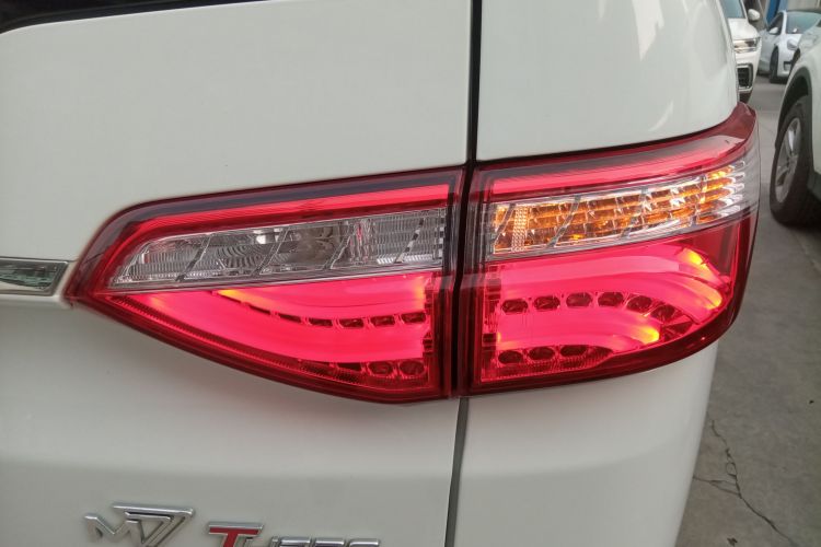 纳智捷 大7 MPV 2016款 2.0T 豪华型车身外观9