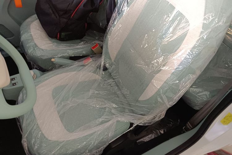 凌宝汽车 凌宝uni 2025款 微甜版 11.52kWh中控内饰19