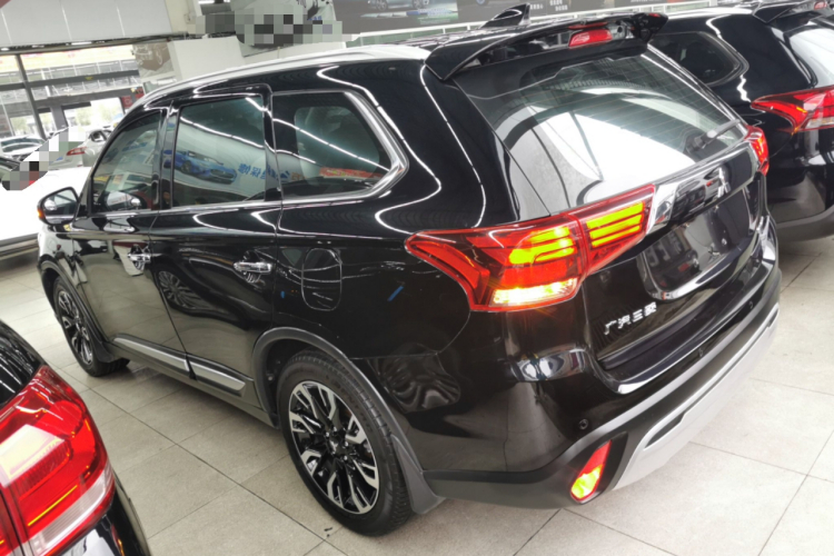 三菱 欧蓝德 2019款 2.4L 四驱致享版 5座 国VI车身外观6003