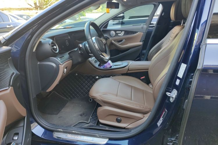 奔驰E级 2020款 改款 E 300 L 运动殊享版中控内饰19