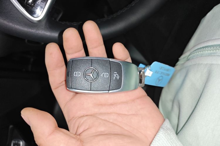 奔驰GLB 2023款 GLB 220 时尚型中控内饰11