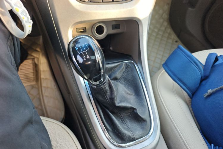 别克 英朗 2013款 GT 1.6L 手动进取版中控内饰18